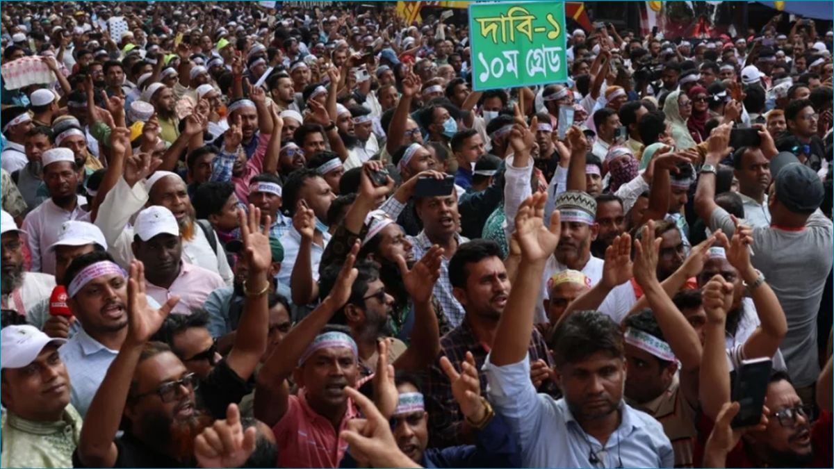 আজ থেকে প্রাথমিক শিক্ষকদের ফের অনির্দিষ্টকালের কর্মবিরতি